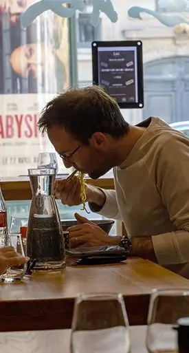 Dégustation de Ramen au restaurant Kokuban Paris